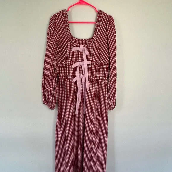 Elegant Red Gingham Dress with Bow Detail - Picture 1 of 4